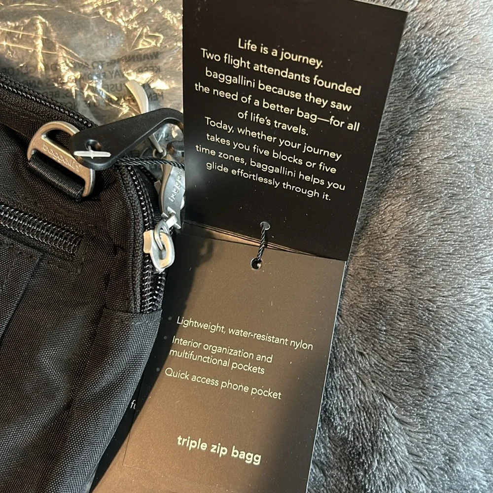 Baggallini Black triple zip bag nwt